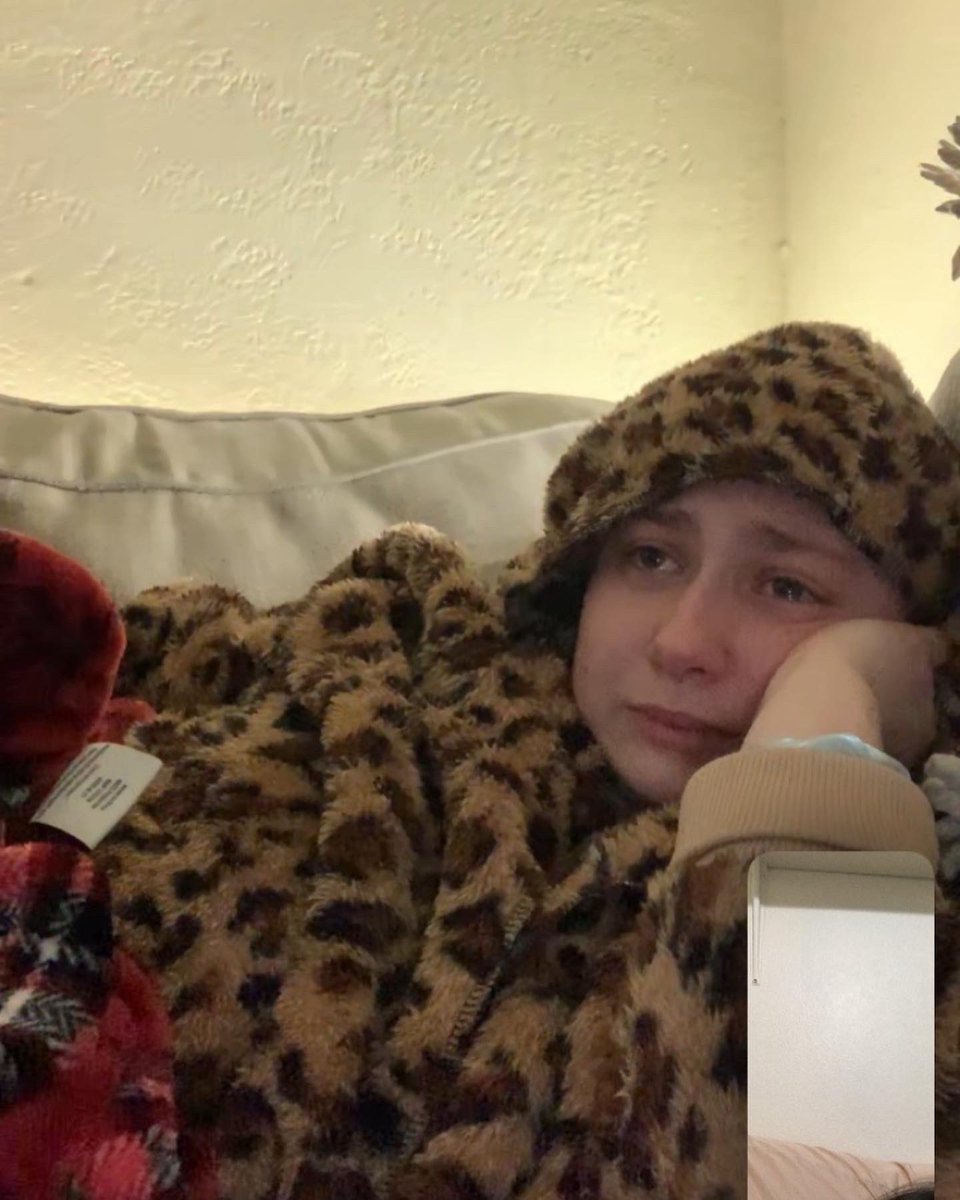 cyreouslyy's tweet photo. So my friend secretly screenshot my face while we watched the new #HarryPotter20thAnniversary movie and … I am such a mess https://t.co/8mFFdJkKAh