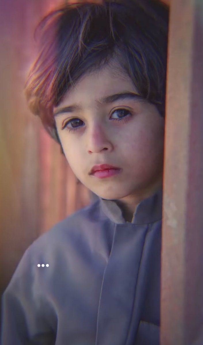 عَرَفْتُ الهَوى مُذ عَرَفْتُ هواك 
وأغْلَقْتُ قَلْبي عَلىٰ مَنْ عَاداكْ
وقُمْتُ اُناجِيـكَ يا مَن تـَرىٰ 
خَفايا القُلُوبِ ولَسْنا نراك..
أحِبُكَ حُبَيْنِ حُبَ الهَـوىٰ
 وحُبْــاً لأنَكَ أهْـل ٌ لـِذَاك ✨
#حباً_لذاك
#أطياب_الملاك