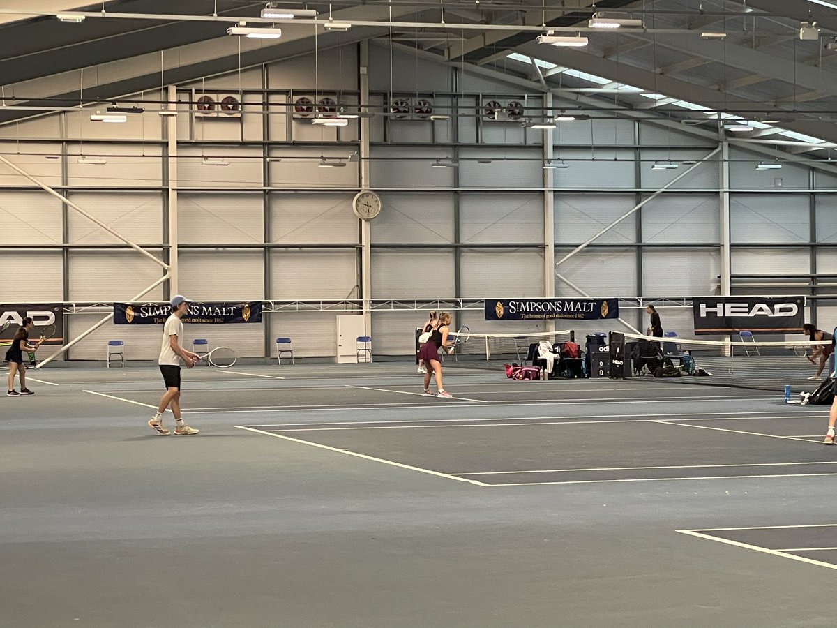 Tennis_Edge's tweet photo. ITS THE LAST DAY!
…. and what a day we have lined up.
Mens and Womens doubles 💪🏻
#TennisEdgeChristmas #PriceBailey @SimpsonsMalt @EastonTennis https://t.co/b6YkjAuV6p