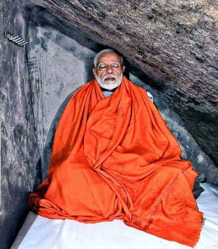 iamharunkhan's tweet photo. It doesn't matter if the colour of the clothes are the same,but the ideas should not be the same.
#ArrestHaridwarCulprits https://t.co/4gT0DzeOob