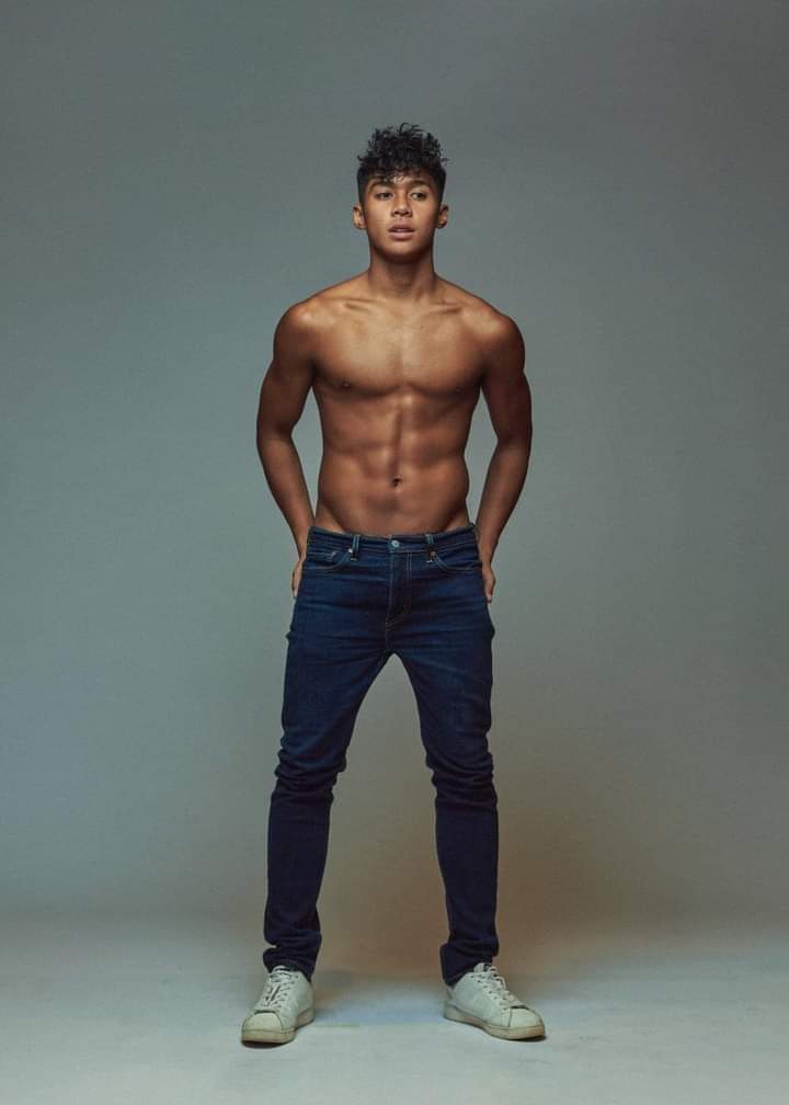 Querylicious's tweet photo. Our new PBB Adult Housemate. Let's all welcome @MichaelV3r "Ang Mr. Pentastic ng Leyte"

#MichaelVer | BigaTEN AdultHMS SALUBONG https://t.co/T3kkQTLODW