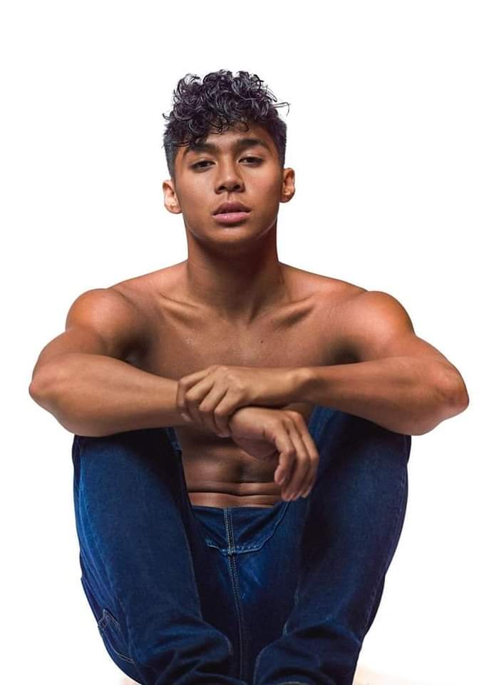 Querylicious's tweet photo. Our new PBB Adult Housemate. Let's all welcome @MichaelV3r "Ang Mr. Pentastic ng Leyte"

#MichaelVer | BigaTEN AdultHMS SALUBONG https://t.co/T3kkQTLODW