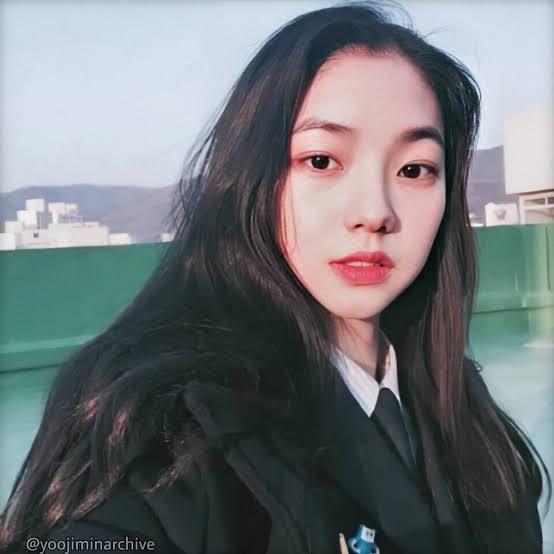 chanty_fan's tweet photo. Chanty kinda looks like Karina if aespa. Especially predebut Karina.
Both looks so beautiful. 😳
#ChantalVidela
#MLDNewGG https://t.co/Nde4Ai5bNY