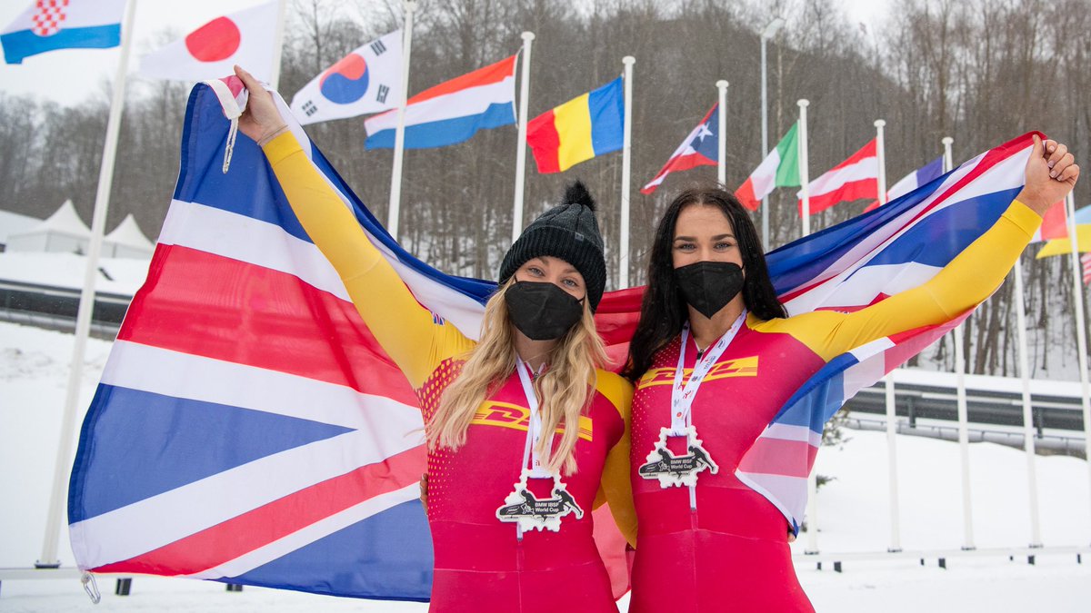 There’s some big 😃 behind those masks! A 🥈 start to 2022 for <a href="/MicaMcNeill/">✨Mica McNeill OLY✨</a> &amp; <a href="/adelenicoll/">Adelé Nicoll</a> 👏 #backthebrits