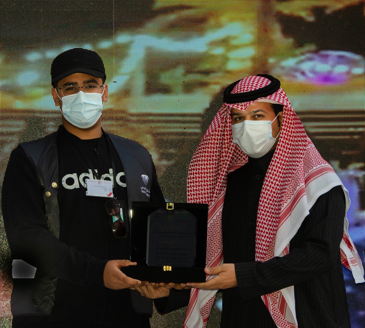 oranges_hail's tweet photo. جانب من تكريم الرعاة والمشاركين في فعاليات #مهرجان_برتقالة_حائل https://t.co/SeptzAZbot