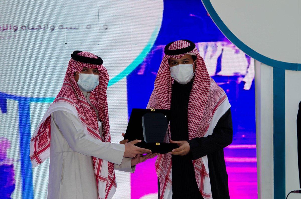 oranges_hail's tweet photo. جانب من تكريم الرعاة والمشاركين في فعاليات #مهرجان_برتقالة_حائل https://t.co/SeptzAZbot