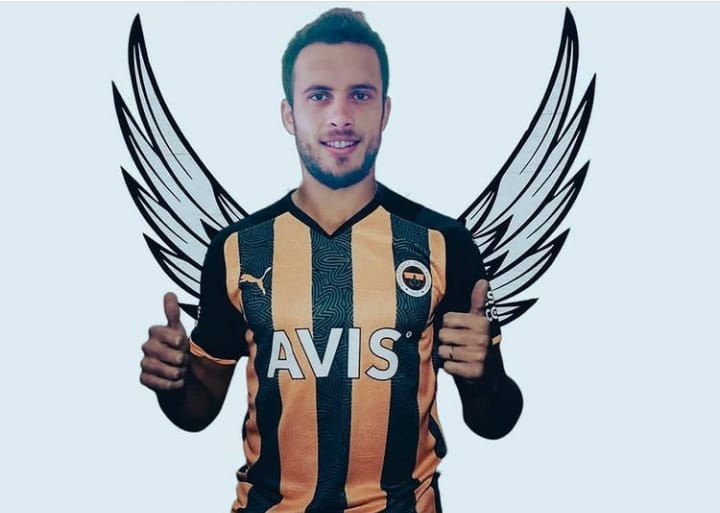 Bugün en büyük hayali Fenerbahçe forması giymek olan Ediz Bahtiyaroğlu'nun doğum günü.

Doğum günün kutlu olsun Ediz, huzur içinde yat...🙏