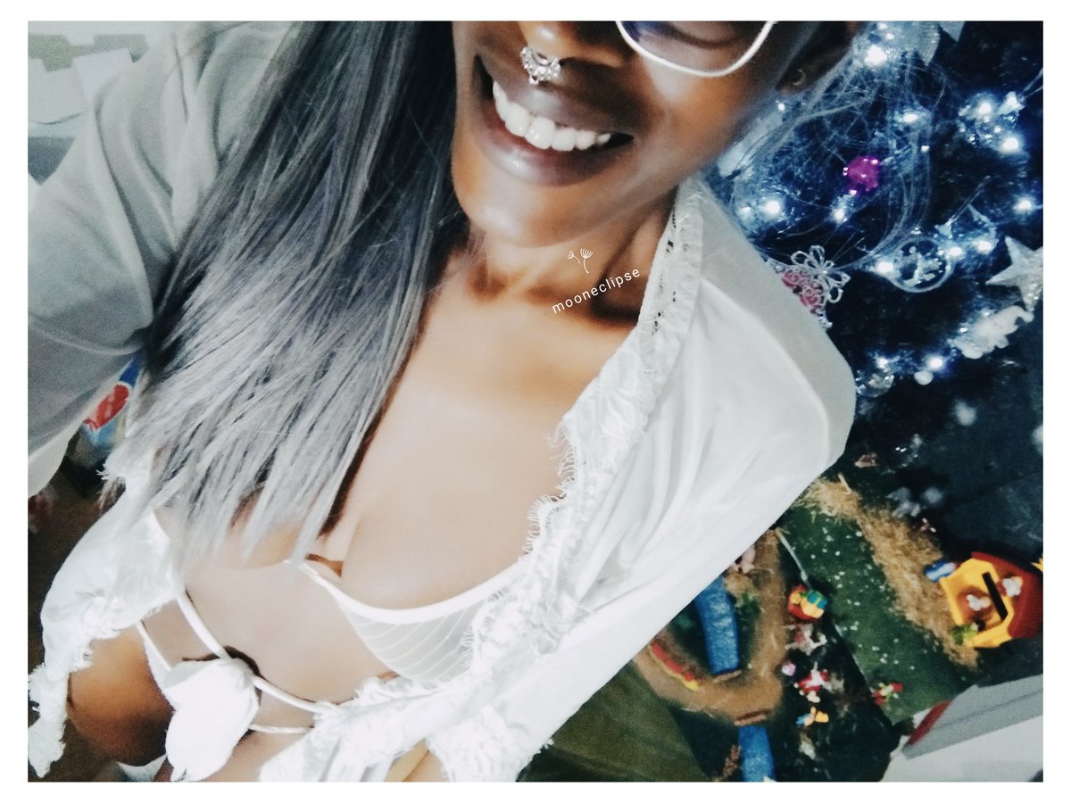 MissBaretera's tweet photo. Feliz año nuevo a todos, todas y todes mis guapuras de @amateur_tv , este año más y mejor! 😘 https://t.co/ryZF9GH82t