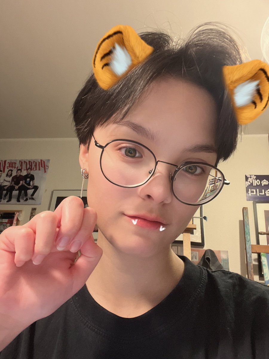 AnnaAnzi's tweet photo. these new years filters are cute https://t.co/6hugrB2fdg