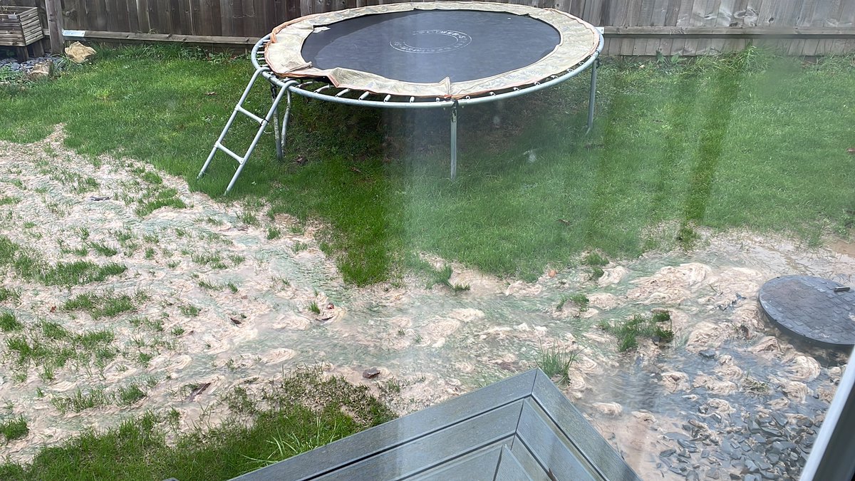 Ponchosurf's tweet photo. @SouthernWater going with the tactic of just ignoring me now are we? 🤷‍♂️ nearly 2 weeks now of raw sewage being pumped into my garden! @Kent_Online @BBCNews want a story? @sascampaigns #notsurewhyipaymybills @Kent_cc @kentlivenews @KM_newsroom @KentNews_Online https://t.co/Xc8mPy23QZ