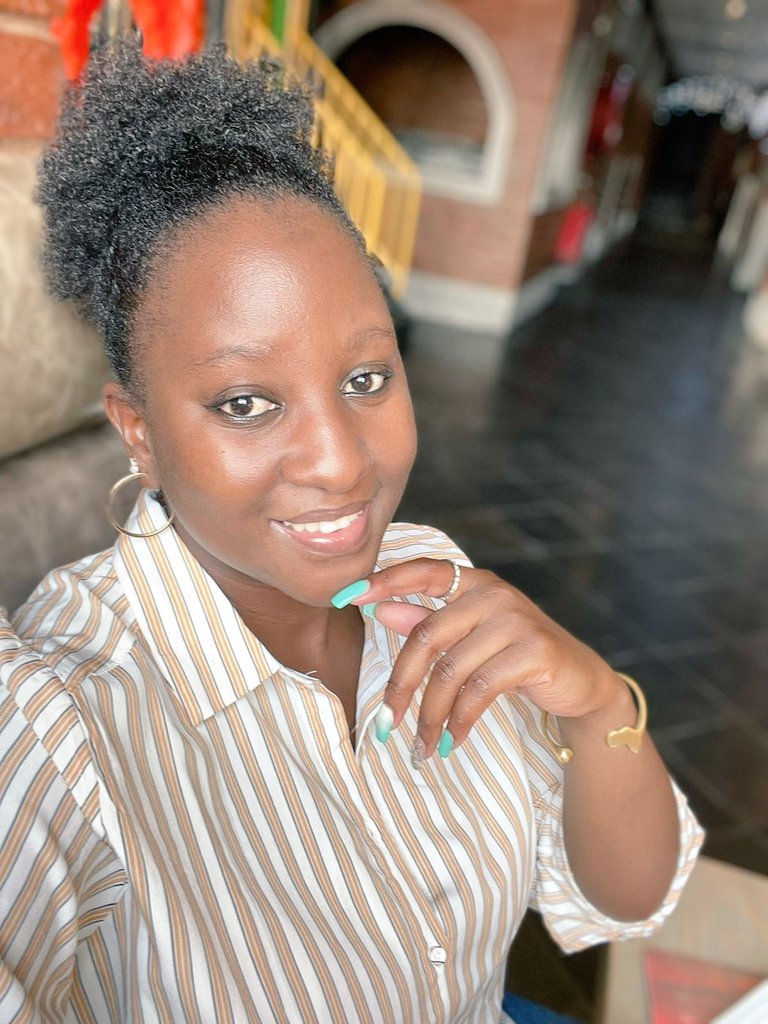 Fadzeym's tweet photo. Happy new year y'all ๐ค #grateful #blessed #naturalhairdiaries #afrobae https://t.co/ksCN19v6OG