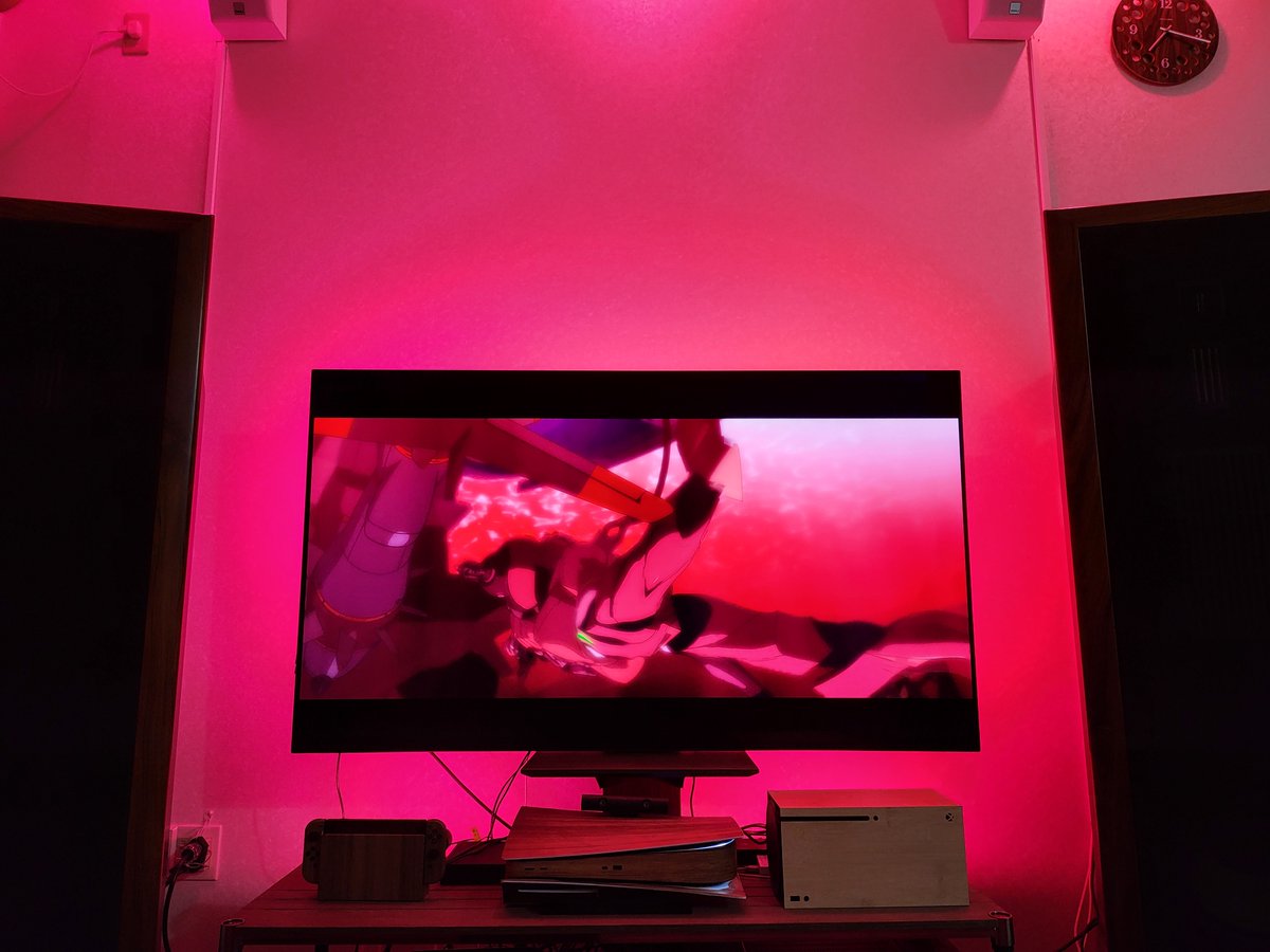 CaelumLuce's tweet photo. 「アラートの赤」と「海の赤」で色味が違う事もハッキリわかる
#PhilipsHue
#HueSyncBox https://t.co/VmVvgCBPW5