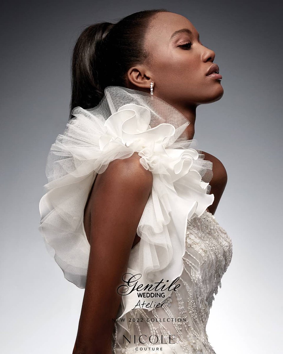 GentileWedding's tweet photo. Abito da sposa  scivolato con #gonna in #organza off #white e romantico corpino monospalla con #ricami preziosi. 
#gentilewedding
#altamoda #sposa 
#abitodasposa
#nicolemilano2022
#nicolecouture
#collezionesposa2022
#WeddingDress 
#bridalcollection2022
#matrimonio
#bride https://t.co/pQjEwNOhDy