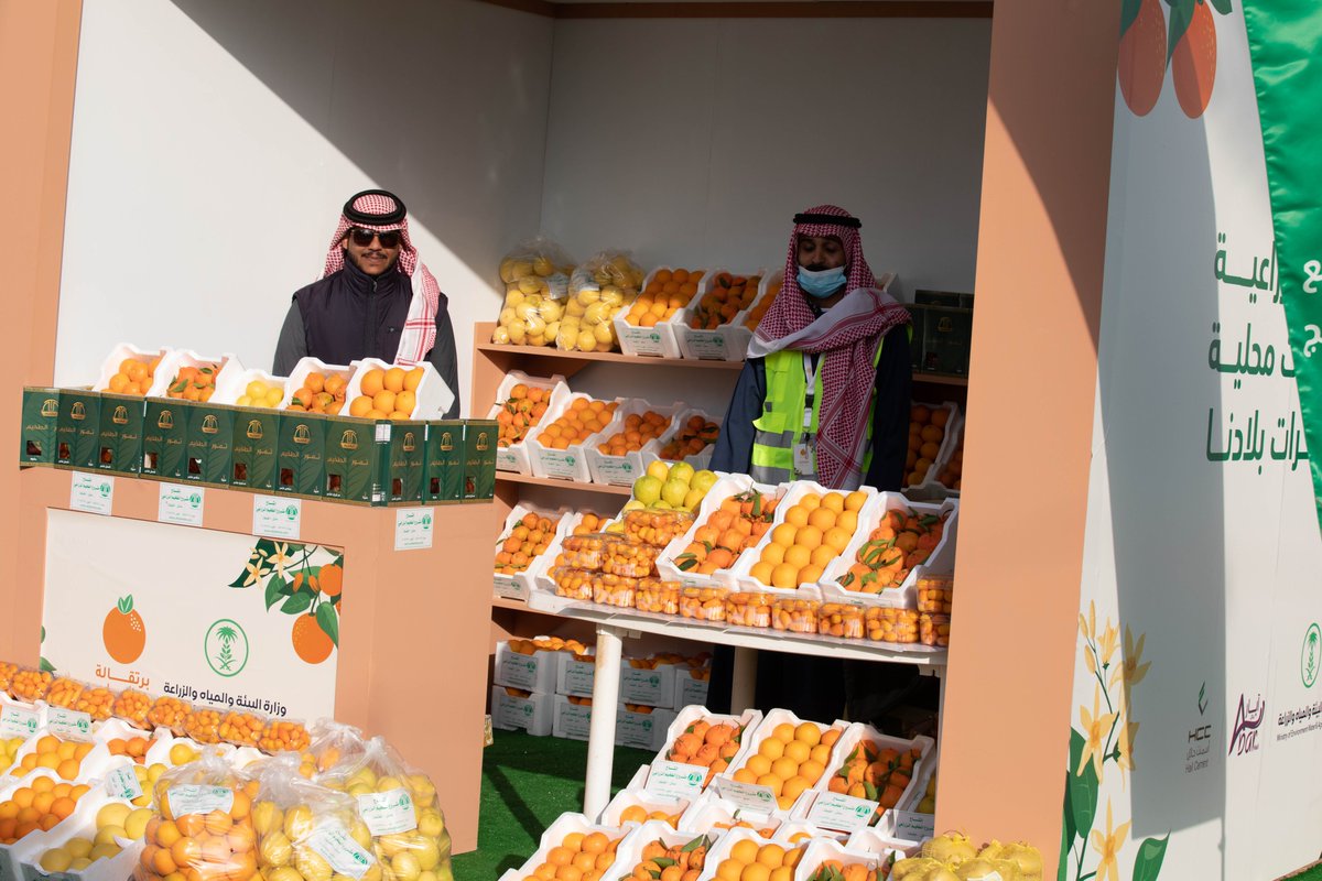 oranges_hail's tweet photo. #مهرجان_برتقالة_حائل مثَّل حلقة الوصل بين المزارعين والزائرين، وترابط مزارعي حائل باهلها، وعمق التواصل بين منطقة حائل وبقية مناطق المملكة، إضافة إلى كون المهرجان  مثل منصة معرفة عميقة بـ #برتقالة_حائل العريقة.

كونوا في موعد قادم ونسخة جديدة تتميز بحضوركم🤗 https://t.co/Dx6J5eypBK