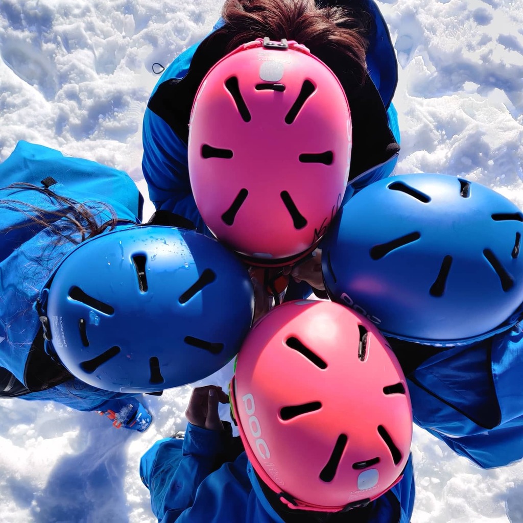 ACHoehenfried's tweet photo. Ein #skiwasser und 4 Strohhalme bitte 🥤💧
#5jahrespäter #pinkundblau #mädels
#neujahrskifahren #achoehenfried #skiwelt @skiweltwilderkaiserbrixental #brechhornhaus https://t.co/2l8tamae8c https://t.co/GvjYKhaVb6