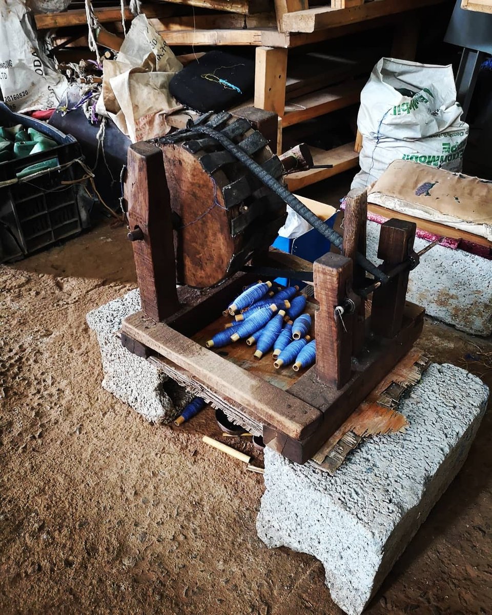 The art of hand-spinning cotton dates back millenia here in Ethiopia, and our artisans are among the finest. We line our shoe interiors and strap linings with the fabric made from this organic hand spun cotton.

📷 @solerebels_deutschland