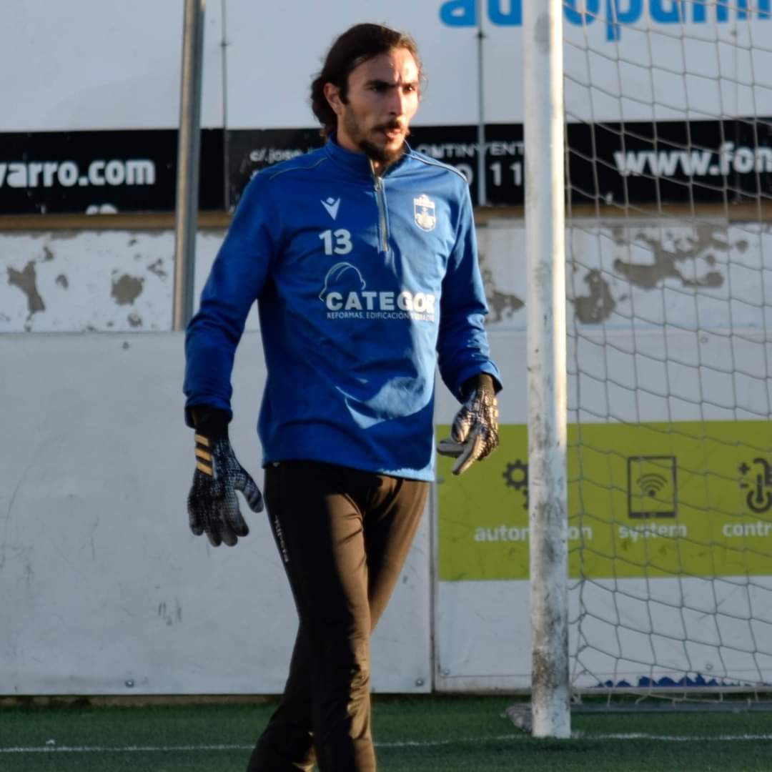 RCFBenidorm's tweet photo. Hoy es el cumpleaños de nuestro portero Álvaro 
Felicidades crack
#benidormesazul
#vamosbenidorm 
#Somosazules https://t.co/UPeNN4Sfpr