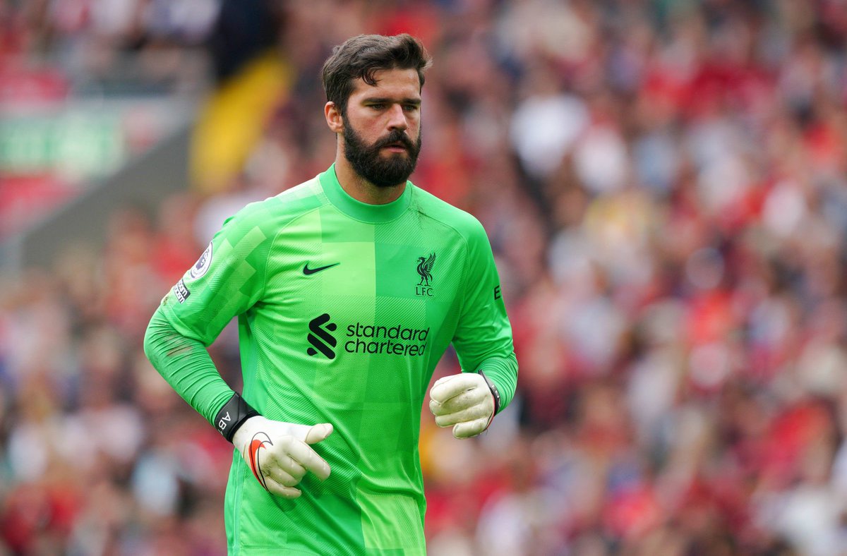 ActuFoot_'s tweet photo. 🔴 Alisson, Firmino et Matip sont forfait pour affronter Chelsea car suspectés d’être positifs au Covid-19.

(officiel) https://t.co/x8O5lVO6pz
