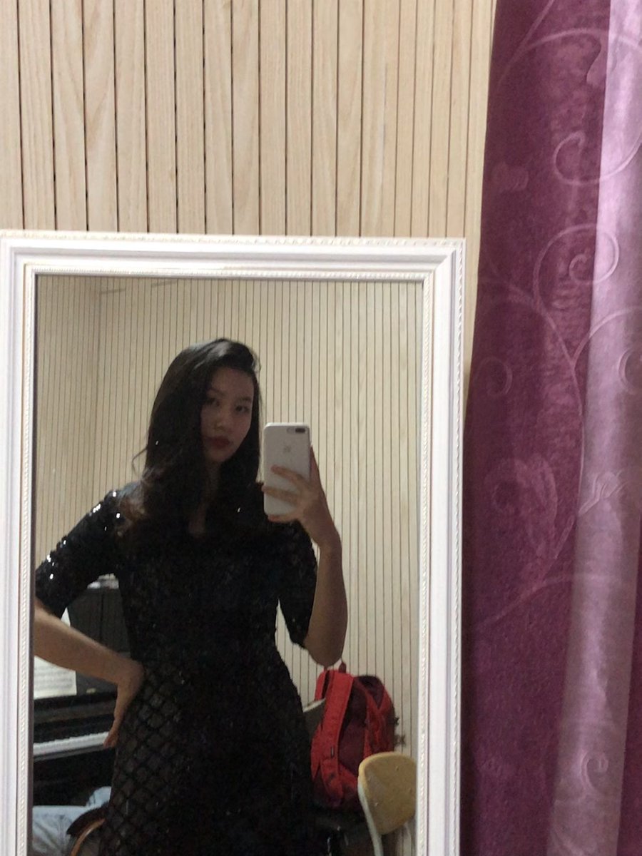 Mxrrrrr's tweet photo. 每次穿礼服都会很开心 https://t.co/PXS7TDuEqV