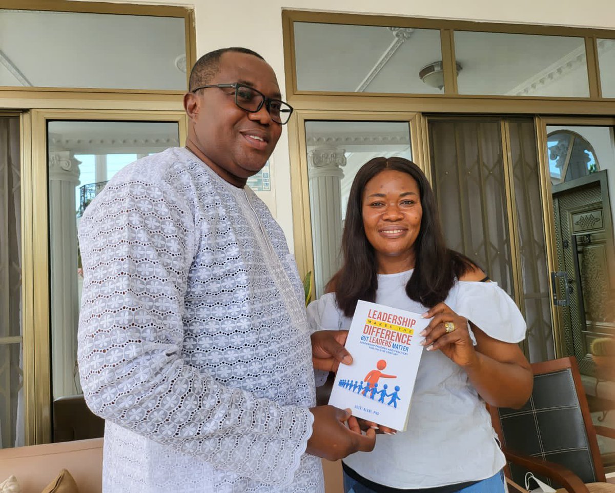 JoshuaAlabi18's tweet photo. Pro Goski Alabi presents her new book entitled “ Leadership makes the difference but Leaders matter” to Hon Samuel Ofosu  Ampofo ,
The 374 page must read book published by Authorhouse US is currently available on Amazon and many other international book distribution outlets . https://t.co/pgyTMv8bGM