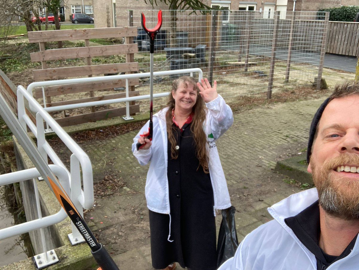 PvdDDenBosch's tweet photo. Maaspoort, De Muntel, Orthen en Bazeldonk zijn weer een klein beetje schoner! ๐งนโ
Bedankt iedereen die vandaag op pad is geweest om vuurwerk op te ruimen. Misschien niet onze troep maar wel onze buurten!
Tijd voor een permanent vuurwerkvrij Oud en Nieuw in Den Bosch ๐พ
#IKKLAP https://t.co/6zjq8xi4xb