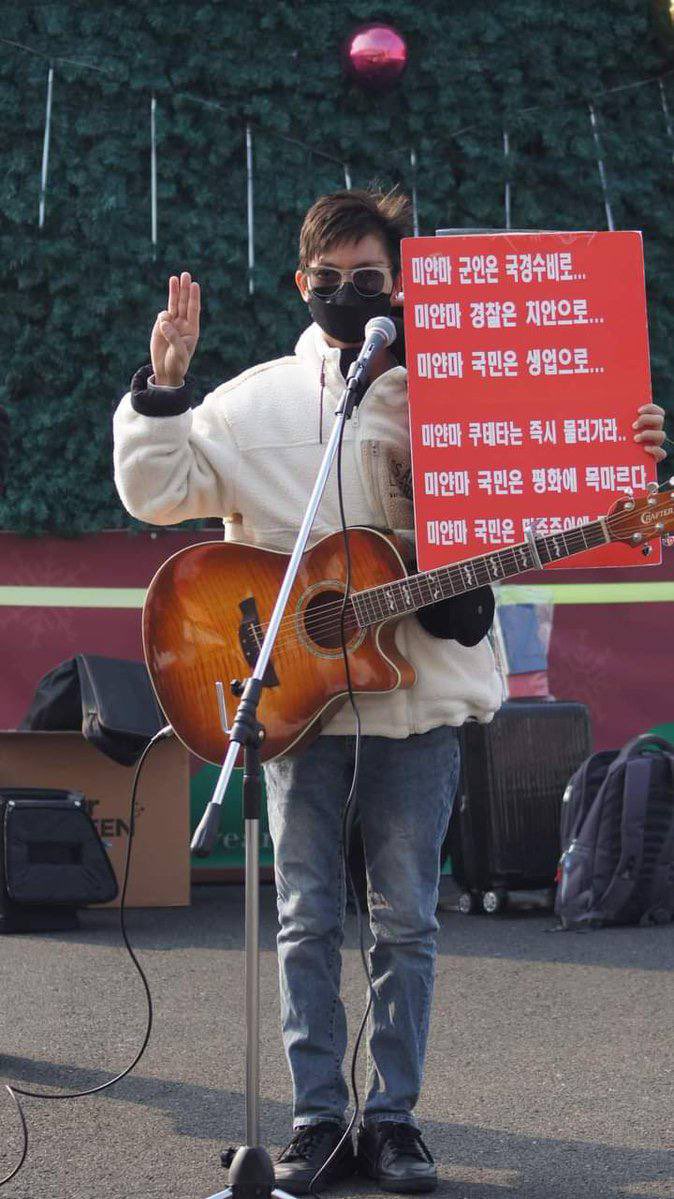 NweNweW76877898's tweet photo. 52nd anti-coup protest rally was held with the lead of pro-democracy people in front of Daejeon Station, Daejeon, South Korea from 1 pm to 3 pm on January 2.
#SexualAssaultsToPoliticalPrisoners
#2022Jan3Coup
#WhatsHappeninglnMyanmar https://t.co/Niw6MUU9qa
