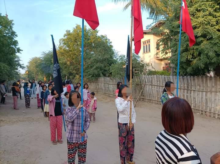 sainaung0071's tweet photo. Young protesters from the eastern district of Monywa Strike Column rallied together to eliminate the Military dictatorship.
#SexualAssaultsToPoliticalPrisoners
#2022Jan2Coup
#WhatsHappeningInMyanmar https://t.co/kpY9UyTHZ8
