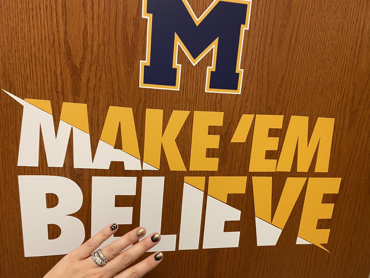 TaraFlowers22's tweet photo. β¨My fave Christmas gift I got for the hubbyβs b-ball officeβ¦ what yβall think??
#vinyllettering #easyadjustment #proudbasketballwife #MSDpride π‘π΅π @CoachMFlowers https://t.co/aJQf6HLi05