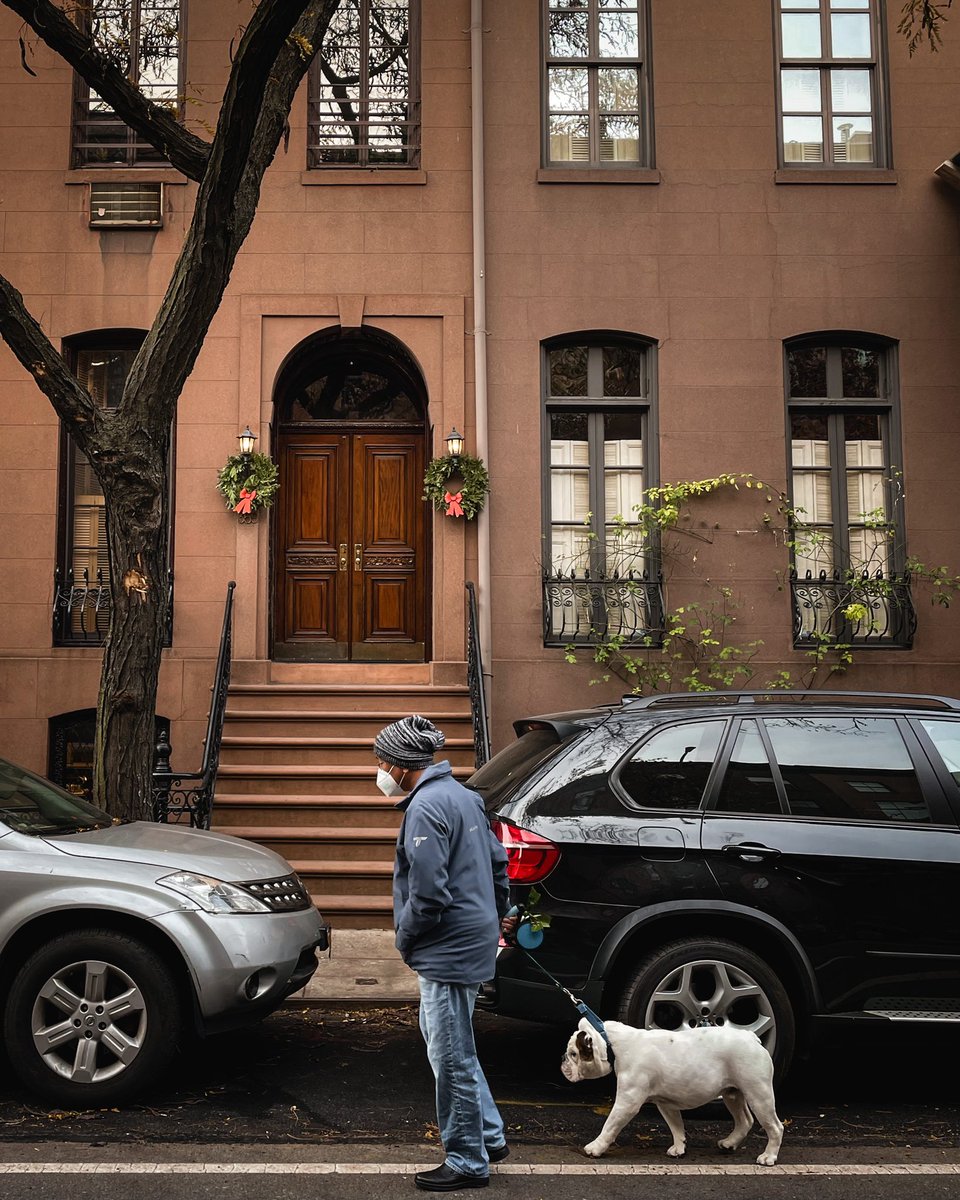 Tired of covid going around but grateful Jan 2nd is still a weekend and for a relaxing Sunday in one of #Manhattan’s nicest blocks

📍W 20th St between 8th and 9th Ave
#ilovenyc #bulldog #bitsofbuildings #streetsofnyc #lovelettertonyc #streetsofnewyork #sidewalkerdaily