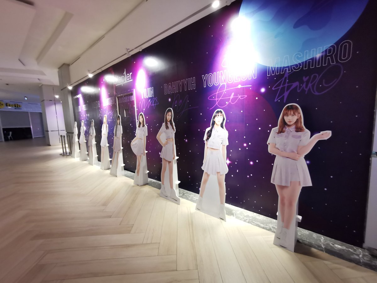 acarakpop_id's tweet photo. [Update] Wall Exhibition 2
Main display Standee Real Size

All set for tomorrow!
See you at Kep1er Debut Show Party~

#KEP1ERisCOMING #Kep1erShineProject #Kep1erDebut #Kep1er https://t.co/vu64AbCpYk