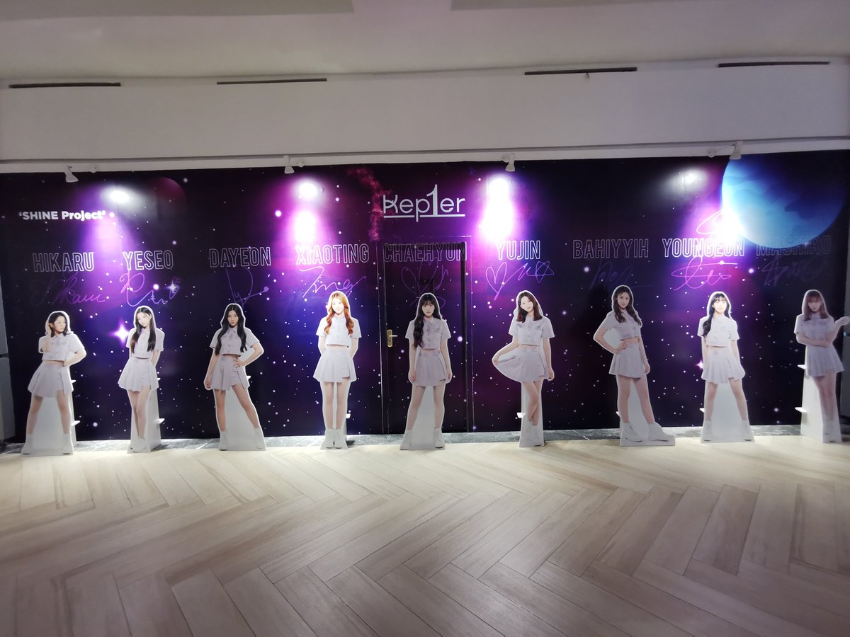 acarakpop_id's tweet photo. [Update] Wall Exhibition 2
Main display Standee Real Size

All set for tomorrow!
See you at Kep1er Debut Show Party~

#KEP1ERisCOMING #Kep1erShineProject #Kep1erDebut #Kep1er https://t.co/vu64AbCpYk