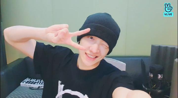 vanejisung_2002's tweet photo. Fotos del Vlive de Channie, para mejorar su día.♡♡
#LoveStay https://t.co/GZ8HRUIpSj