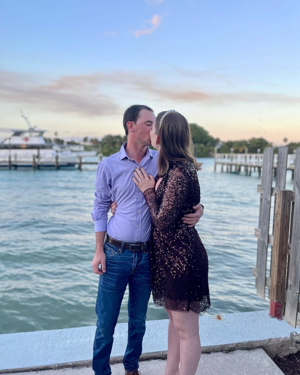 HolstonHillsCC's tweet photo. A BIG Holston Hills Country Club CONGRATULATIONS to our own Joey Batuello @joeybagofd0nut and his now fiancΓ©, Emily @emilyy_avery! He popped the question and she said YES!! β€οΈπ π°ββοΈ
#Holstonhillscc #Mcconnellgolf #Engaged #poppedthequestion #Love #FutureMrandMrsBatuello https://t.co/k3ajqtwDRD
