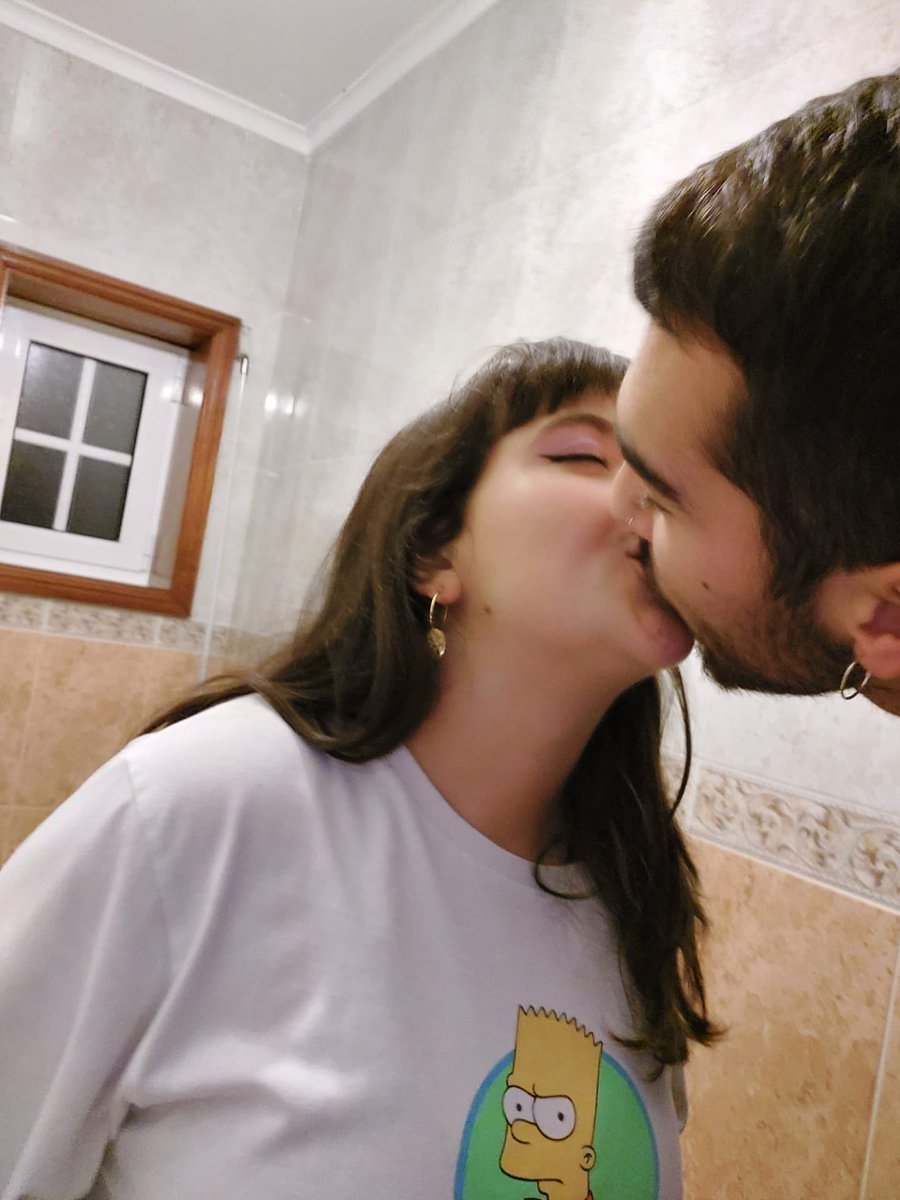 And the award to the cutest drunk couple goes to…