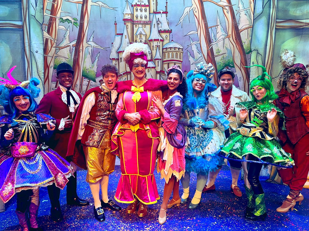 BrownAds's tweet photo. Final show day for these stunners - Thank you for being just sensational. #panto @CornExchange https://t.co/4tlK8wce0u
