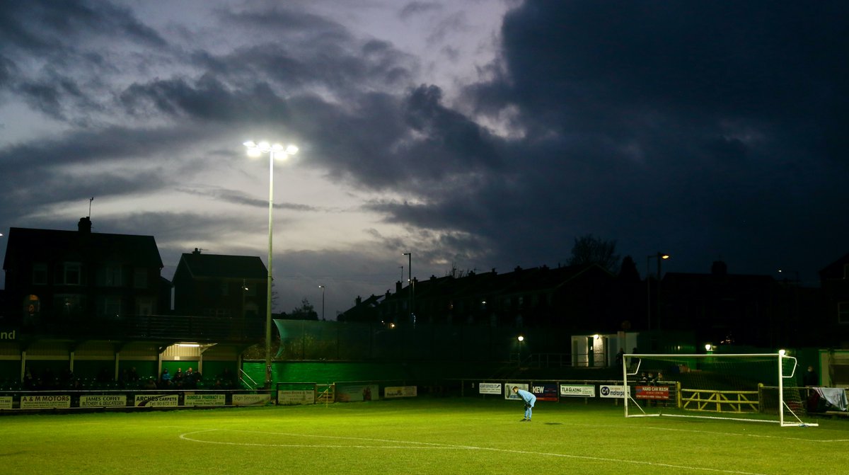 PaulVance63's tweet photo. Dundela v Dergview - Northern Ireland Championship - Wilgar Park, Belfast - New Year's Day.... #DundelaFC #DergviewFC #NIFL #DUNDER https://t.co/DVSkm4fxXh