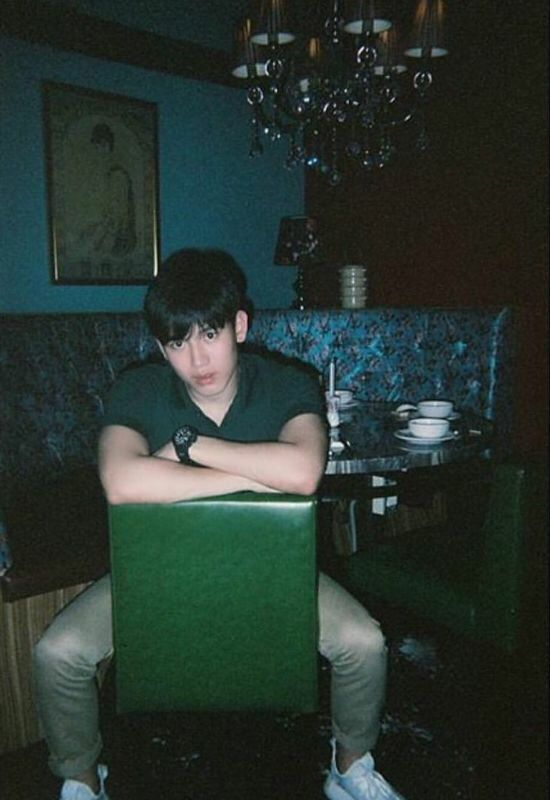 Vhinnew's tweet photo. NewTay AU🔞

◣ Dance Party ◥

Di tengah serunya pesta, tiba-tiba si omega bertingkah tak seperti biasanya. Membutuhkan seorang alpha yang harus menyembuhkannya. 
Mereka harus mengakhiri pesta dan melakukan apa yang omega manja itu mau https://t.co/vhwVDqqjRp