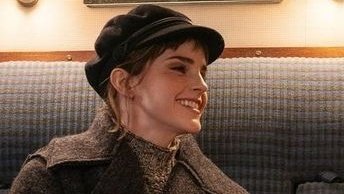 mywizardryworld's tweet photo. emma watson in the hp reunion ♡ #HarryPotter20thAnniversary 
#HarryPotter #EmmaWatson https://t.co/uEutWsD8jL