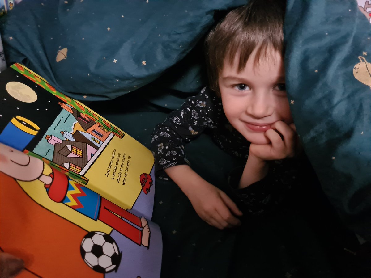 Lei_83's tweet photo. Christmas Reading Challenge: Read in your pyjamas and read under the covers! 📖 @CHPSrec #CHPSReading https://t.co/sKoW0jul2e