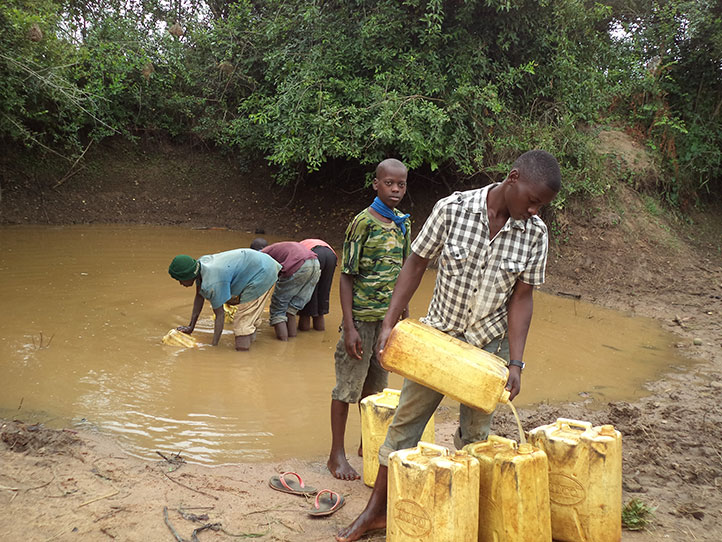 AlfredLuwangula's tweet photo. Frame 1:- 
A Water source for @KagutaMuseveni 's cows (Piped water)

Frame 2:- 
A Typical Water Source for Millions of Ugandans. (Bathing place for cows) https://t.co/SqaSOCvFpl