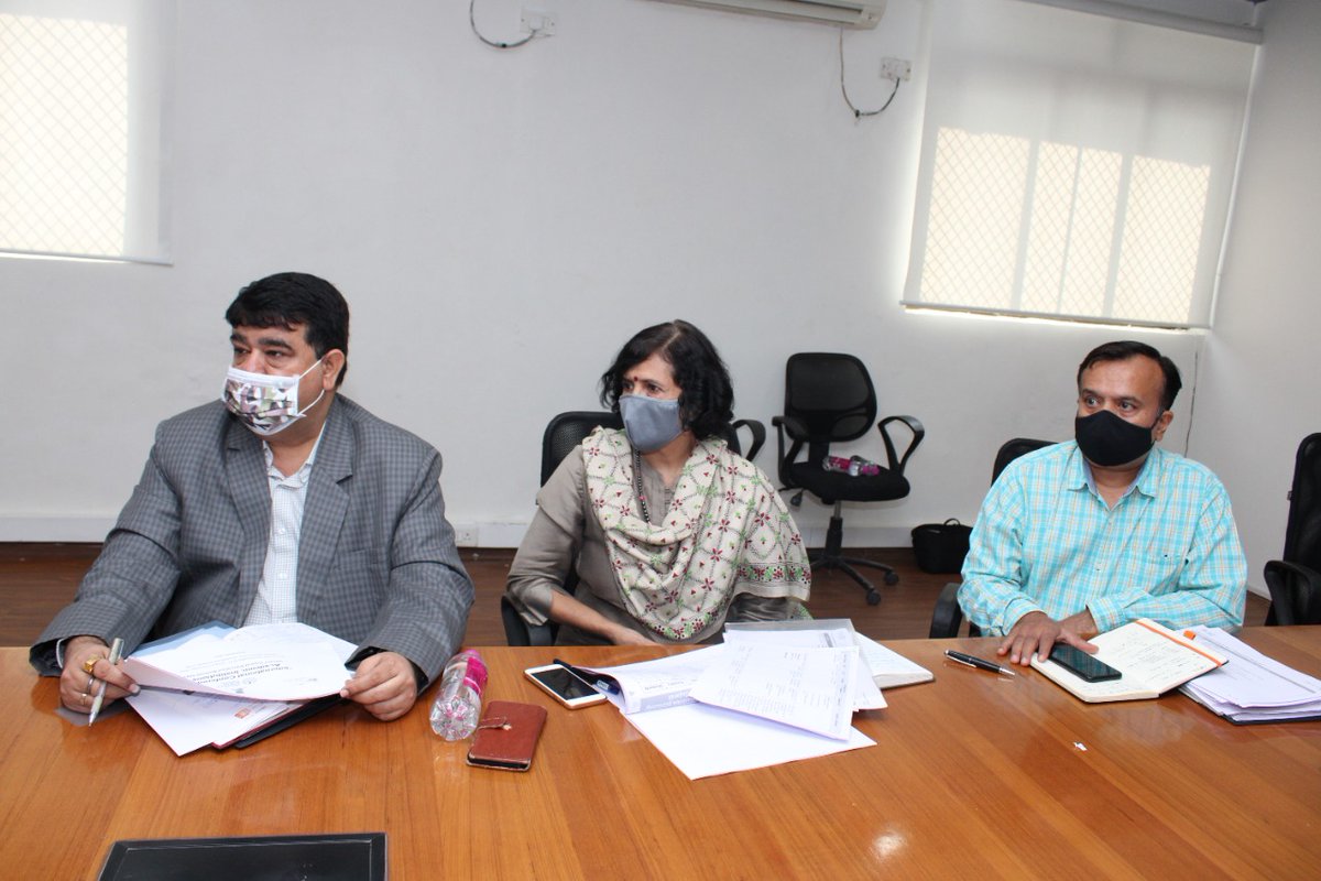 વાઇબ્રન્ટ ગુજરાત ગ્લોબલ સમિટ (VGGS)-૨૦૨૨ના ભાગરૂપે ૫મી અને ૬ઠ્ઠી જાન્યુઆરી,૨૦૨૨ના રોજ વિજ્ઞાન ભવન,સાયન્સ સિટી,અમદાવાદ ખાતે ‘ઇન્ટરનેશનલ કૉન્ફરન્સ ઑફ ઍકેડેમિક ઇન્સ્ટિટ્યૂશન્સ’–૨૦૨૨ નુ આયોજન થવાનુ છે ત્યારે આજરોજ સાયન્સ સિટી ખાતે આ કાર્યક્રમ સાથે જોડાયેલા અધિકારીશ્રીઓ સાથે બેઠક કરી.