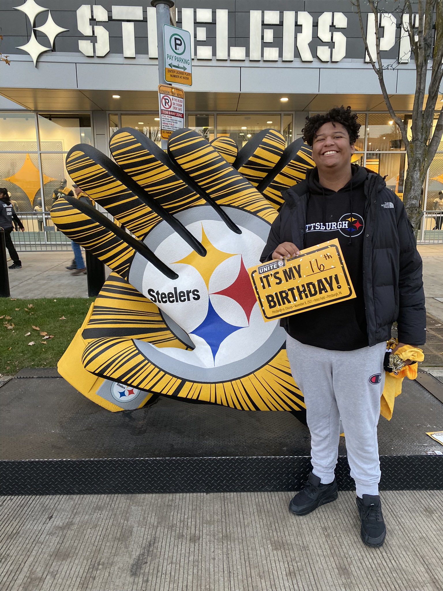 Monique Zlacki (VAFootballMom) / Twitter