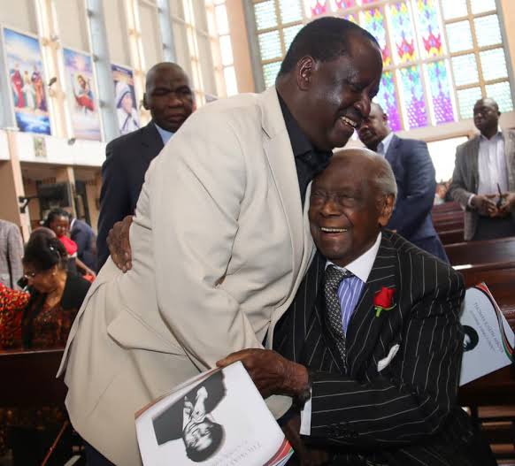 AdedePaulAdedeh's tweet photo. "I really respect Raila Odinga, he is hardworking and sober...he thinks about this country, and that's why I like him and i hope he becomes the 5th President of Kenya" 

~The last message of Charles Njonjo to Kenyans about @RailaOdinga

@silasjakakimba @Disembe @Nyamwanda https://t.co/NuddJ7Mazi