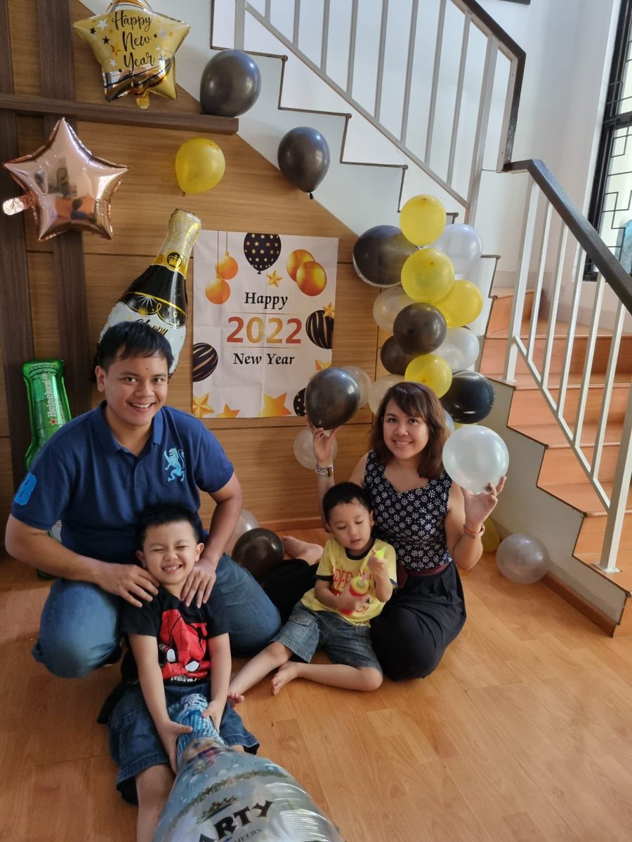 ykarina22's tweet photo. I love this family picture so much 🥰🥰🥰 https://t.co/BSA2bJNYhD