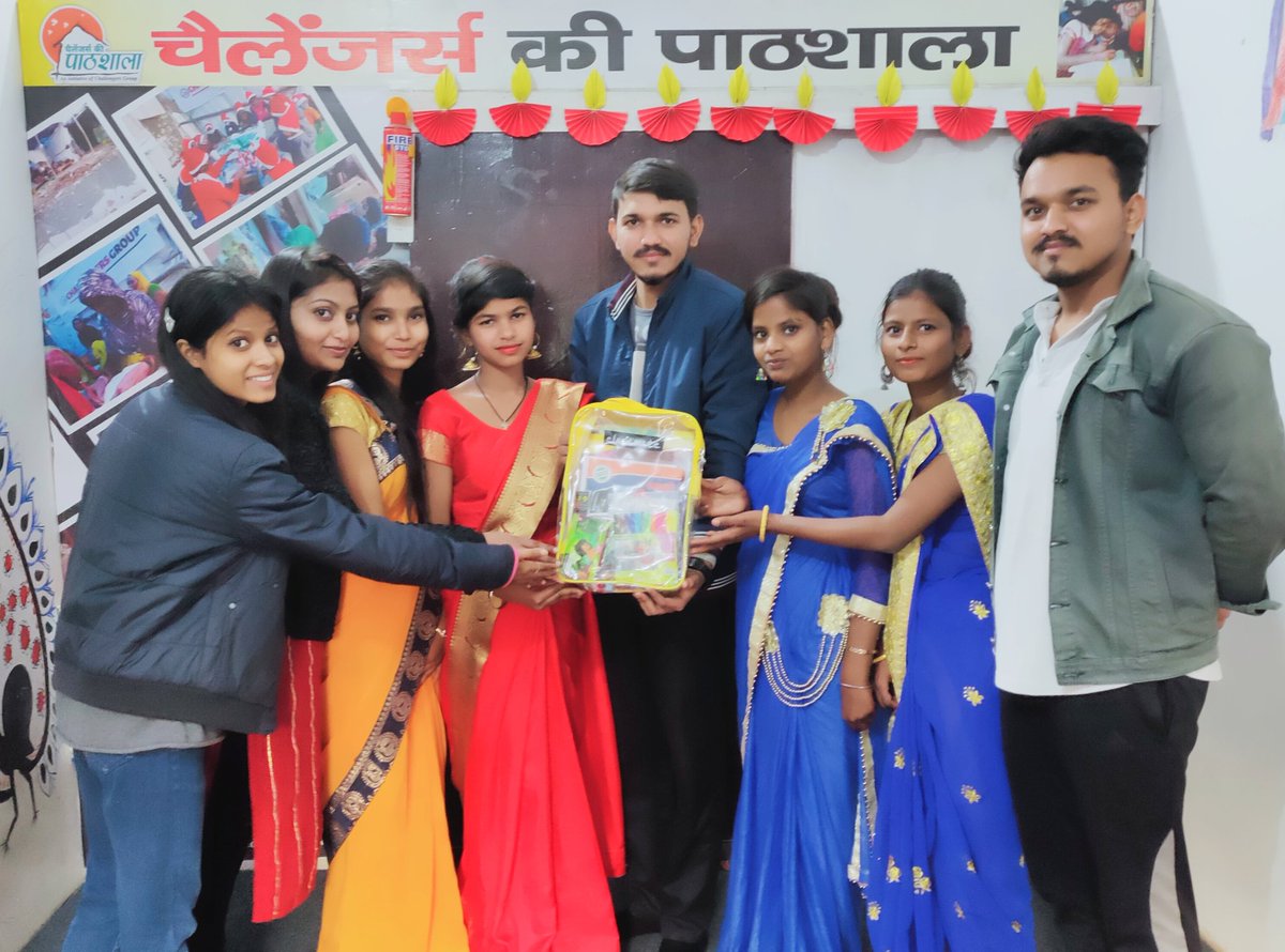 challengersgut's tweet photo. The little challengers presented the #dance_forms of different #states in a very beautiful manner.
While encouraging the passion of the children, they were also rewarded.
#littlechallengers #learningisfun #dance #TogetherWeCan #motivation #appreciate #Team #Challengers_Group https://t.co/fEWkCIruYc