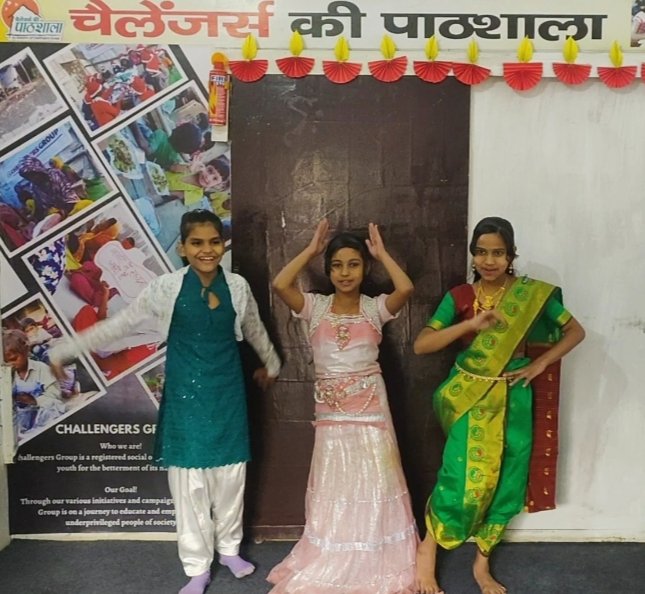 challengersgut's tweet photo. The little challengers presented the #dance_forms of different #states in a very beautiful manner.
While encouraging the passion of the children, they were also rewarded.
#littlechallengers #learningisfun #dance #TogetherWeCan #motivation #appreciate #Team #Challengers_Group https://t.co/fEWkCIruYc