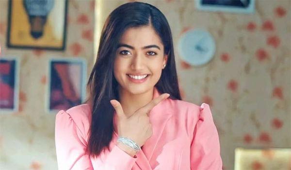 dinamalarcinema's tweet photo. 5 ஆண்டுகளில் நான் கற்றுக்கொண்ட 9 பாடங்கள்: ராஷ்மிகா #Rashmika #9Lessons #Learned https://t.co/eaES0wyW22 https://t.co/tzXNfLSf3n