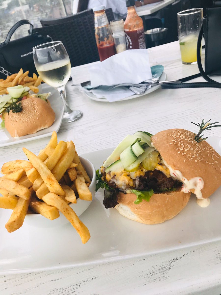 Nceba_27's tweet photo. I had the best burger in the world Jesoπ₯Ίπ no lie!! #BackToJoziπ https://t.co/atxYG0l3v7