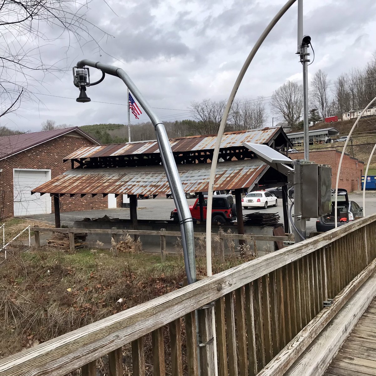 Our 2022 resolution is to install 71 of these huge RADAR sensors across NC for the brilliant FIMAN.NCDOT.gov #flood monitoring project. Hello from Big Horse Creek in the picturesque mountain town of Lansing.