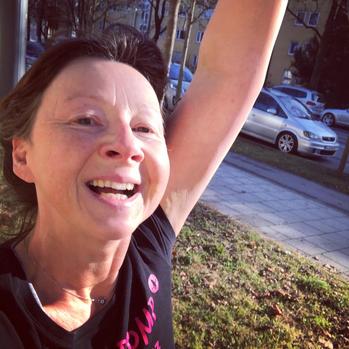 DamarisSieglind's tweet photo. #vorsatz2022 
Joggen ist mein Gehen,
Gehen mein Schlendern,
Schlendern meine Meditation,
Meditation mein Müßiggang 
#letsrun2022🏃🏽‍♂️ https://t.co/r8CfQEpVjk